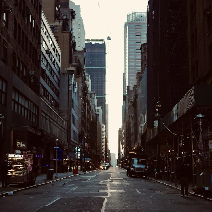 Parents evaluating schools in Portugal