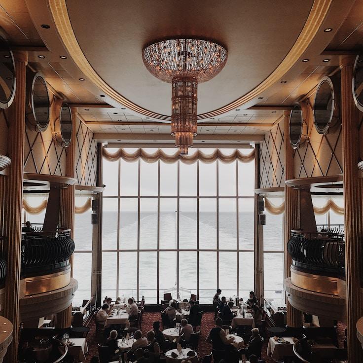 Casual restaurant with booth seating